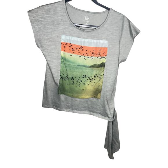 Jessica Simpson Short Sleeve Side Tie Blouse Beach Bird Graphic Size XS - Picture 1 of 7